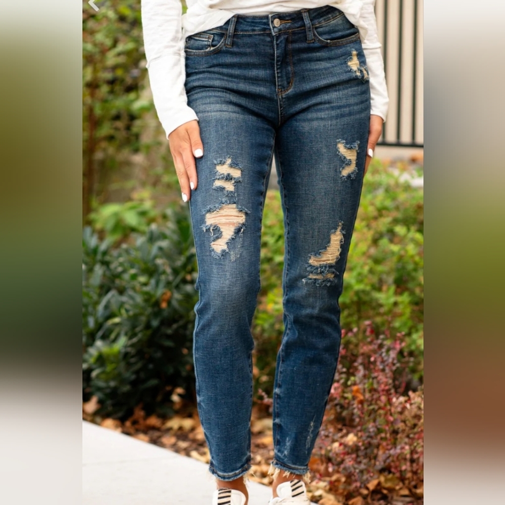 NWOT Judy Blue Plus Size  (20W)Evansville Mid Rise Distressed Relaxed Fit